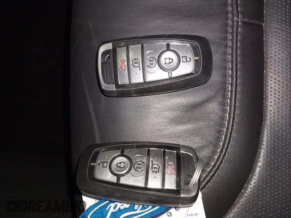 ✅ 2022 Ford Explorer Platinum • VIN: 1FM5K8HW7NNA10389 • Lot: 43598051. Wystawiony na IAAI z przebiegiem 53 841 mil. Bezpłatny archiwum sprzedaży aukcyjnych z USA i szczegółowy raport historii pojazdu na DreamBid. Zdjęcie 11.