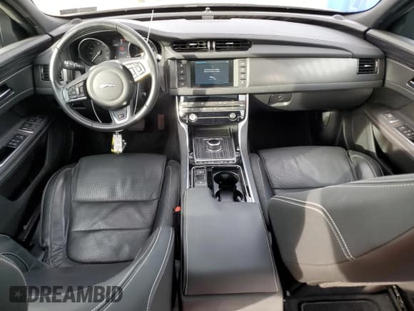 ✅ 2017 Jaguar XF S • VIN: SAJBM4BV6HCY29910 • Лот: 90094255. Опубликован ранее на Copart с пробегом 24 318 миль. Бесплатный доступ к архиву аукционных продаж из США и подробный отчёт об истории автомобиля на DreamBid. Изображение 8.