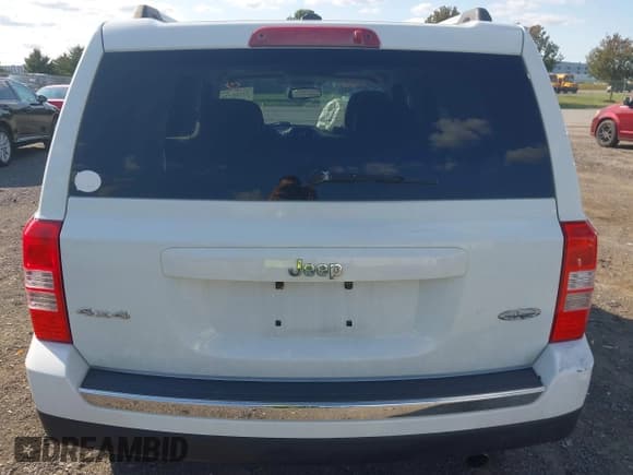 ✅ 2016 Jeep Patriot High Altitude • VIN: 1C4NJRFB8GD653825 • Lot: 43165926. Listed on IAAI with 110,017 mi. Free auction sales archive from the USA and detailed vehicle history report at DreamBid. Image 16.