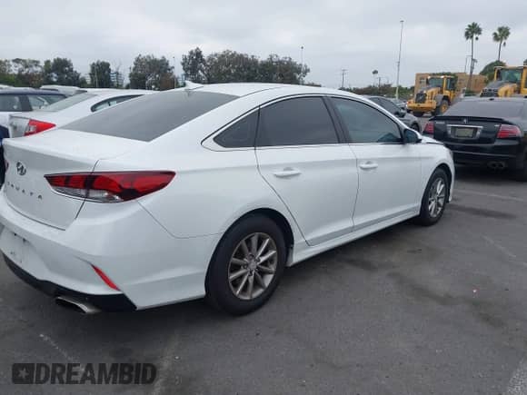 2018 Hyundai Sonata SE с VIN 5NPE24AF3JH704255, выставлен на аукционе IAAI как лот 43389069 с пробегом 105 614 миль миль и . История ставок и продаж доступна на DreamBid. Изображение 4.