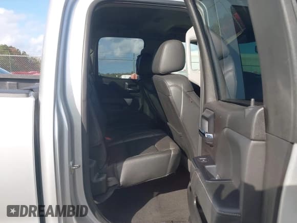 ✅ 2019 Chevrolet Silverado 1500 LT • VIN: 2GCRCPEC6K1155556 • Lot: 43700785. Wystawiony na IAAI z przebiegiem 111 172 mil. Bezpłatny archiwum sprzedaży aukcyjnych z USA i szczegółowy raport historii pojazdu na DreamBid. Zdjęcie 8.