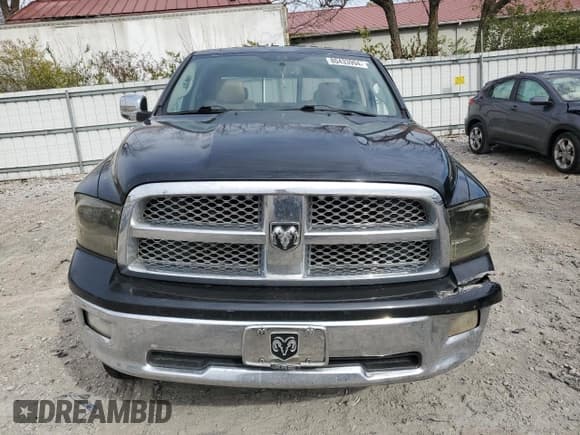 ✅ 2009 Dodge 1500 Laramie • VIN: 1D3HV13T09S804985 • Lot: 80433994. Wystawiony na Copart z przebiegiem 279 207 mil. Bezpłatny archiwum sprzedaży aukcyjnych z USA i szczegółowy raport historii pojazdu na DreamBid. Zdjęcie 5.