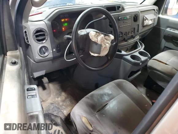 ✅ 2013 Ford Econoline Cargo Commercial • VIN: 1FTSS3EL5DDA33484 • Lot: 57722635. Wystawiony na Copart z przebiegiem 297 943 mil. Bezpłatny archiwum sprzedaży aukcyjnych z USA i szczegółowy raport historii pojazdu na DreamBid. Zdjęcie 8.