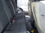 ✅ 2018 Ford F-150 XL • VIN: 1FTFX1E57JFA12712 • Lot: 42141045. Wystawiony na IAAI z przebiegiem 83 439 mil. Bezpłatny archiwum sprzedaży aukcyjnych z USA i szczegółowy raport historii pojazdu na DreamBid. Zdjęcie 8.