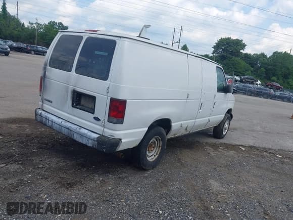 ✅ 2006 Ford Econoline Cargo • VIN: 1FTNE24W06DA77101 • Лот: 42740817. Опубликован ранее на IAAI с пробегом 196 854 миль. Бесплатный доступ к архиву аукционных продаж из США и подробный отчёт об истории автомобиля на DreamBid. Изображение 4.