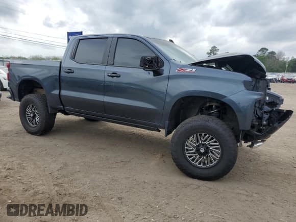 ✅ 2021 Chevrolet Silverado 1500 LT Trail Boss • VIN: 1GCPYFED7MZ226866 • Lot: 48566274. Wystawiony na Copart z przebiegiem 55 563 mil. Bezpłatny archiwum sprzedaży aukcyjnych z USA i szczegółowy raport historii pojazdu na DreamBid. Zdjęcie 4.