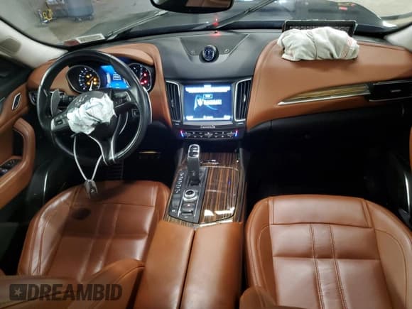 ✅ 2019 Maserati Levante GranSport • VIN: ZN661XUS9KX333785 • Лот: 80902793. Опубликован ранее на Copart с пробегом Не указан. Бесплатный доступ к архиву аукционных продаж из США и подробный отчёт об истории автомобиля на DreamBid. Изображение 8.