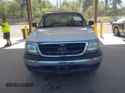 ✅ 2002 Ford F-150 XL • VIN: 2FTRX17W52CA32537 • Lot: 42720447. Wystawiony na IAAI z przebiegiem Nie podano. Bezpłatny archiwum sprzedaży aukcyjnych z USA i szczegółowy raport historii pojazdu na DreamBid. Zdjęcie 12.