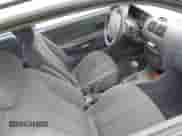 2001 Hyundai Accent GS z VIN KMHCG35CX1U084668, wystawiony jako IAAI lot #42901263 z przebiegiem 129 889 mil mil oraz . Historia ofert i sprzedaży dostępna na DreamBid. Obrazek 5.