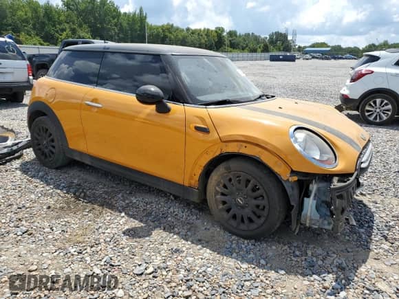 2015 MINI Hardtop with VIN WMWXM5C52FT973831, listed as a Copart auction lot 68501305 with 188,622 mi miles and Salvage title. Bid and sale history available at DreamBid. Image 4.