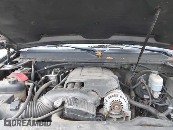 ✅ 2010 Chevrolet Suburban LT • VIN: 1GNUKJE33AR117502 • Lot: 43082827. Listed on IAAI with 200,098 mi. Free auction sales archive from the USA and detailed vehicle history report at DreamBid. Image 10.