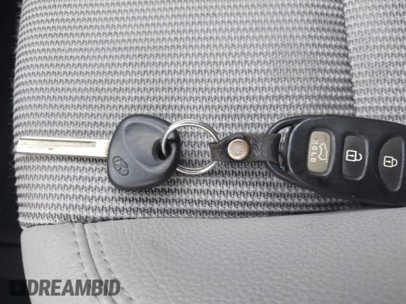 ✅ 2013 Hyundai Veloster w/Black Int • VIN: KMHTC6AD3DU124007 • Lot: 43653071. Wystawiony na IAAI z przebiegiem 128 114 mil. Bezpłatny archiwum sprzedaży aukcyjnych z USA i szczegółowy raport historii pojazdu na DreamBid. Zdjęcie 11.