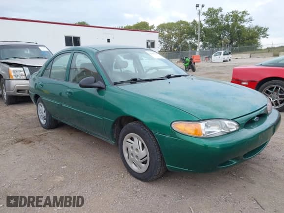 ✅ 2002 Ford Escort Fleet Standard • VIN: 3FAFP13P52R162283 • Lot: 43153149. Wystawiony na IAAI z przebiegiem 70 086 mil. Bezpłatny archiwum sprzedaży aukcyjnych z USA i szczegółowy raport historii pojazdu na DreamBid. Zdjęcie 1.