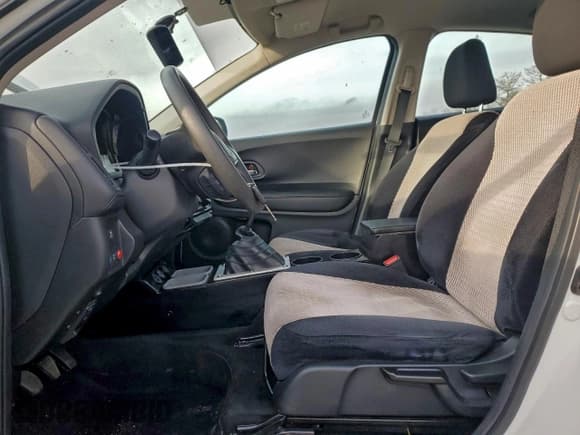 ✅ 2016 Honda HR-V LX • VIN: 3CZRU5G36GM726634 • Lot: 92406855. Wystawiony na Copart z przebiegiem 104 092 mil. Bezpłatny archiwum sprzedaży aukcyjnych z USA i szczegółowy raport historii pojazdu na DreamBid. Zdjęcie 7.