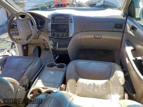 ✅ 2010 Toyota Sienna LE • VIN: 5TDKK4CC0AS305190 • Lot: 94591065. Wystawiony na Copart z przebiegiem Nie podano. Bezpłatny archiwum sprzedaży aukcyjnych z USA i szczegółowy raport historii pojazdu na DreamBid. Zdjęcie 8.