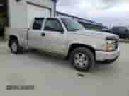 ✅ 2006 Chevrolet Silverado 1500 LS • VIN: 2GCEK19B761111443 • Lot: 78503734. Wystawiony na Copart z przebiegiem 185 283 mil mil. Skorzystaj z bezpłatnego archiwum sprzedaży aukcyjnych z USA i zobacz szczegółowy raport historii pojazdu na DreamBid. Zdjęcie 4.