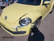 ✅ 2013 Volkswagen Beetle 2.5L • VIN: 3VWJP7AT8DM617745 • Lot: 43493323. Wystawiony na IAAI z przebiegiem 118 418 mil. Bezpłatny archiwum sprzedaży aukcyjnych z USA i szczegółowy raport historii pojazdu na DreamBid. Zdjęcie 6.