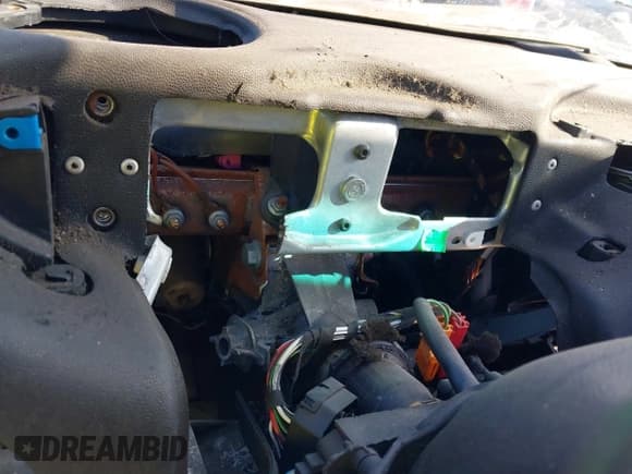 ✅ 1998 Porsche Boxster • VIN: WP0CA2982WU621935 • Лот: 41838363. Опубликован ранее на IAAI с пробегом Не указан. Бесплатный доступ к архиву аукционных продаж из США и подробный отчёт об истории автомобиля на DreamBid. Изображение 7.