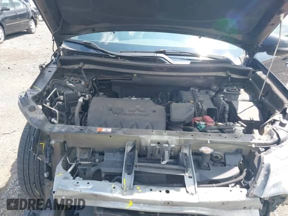 2019 Mitsubishi Outlander ES z VIN JA4AZ3A39KZ047749, wystawiony jako IAAI lot #42737988 z przebiegiem 215 294 mil mil oraz . Historia ofert i sprzedaży dostępna na DreamBid. Obrazek 10.