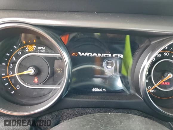 ✅ 2021 Jeep Wrangler Islander • VIN: 1C4GJXAN4MW695763 • Lot: 91552795. Wystawiony na Copart z przebiegiem 60 864 mil. Bezpłatny archiwum sprzedaży aukcyjnych z USA i szczegółowy raport historii pojazdu na DreamBid. Zdjęcie 9.