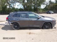 ✅ 2014 Jeep Cherokee Latitude • VIN: 1C4PJLCB4EW298986 • Lot: 43271324. Wystawiony na IAAI z przebiegiem 131 315 mil. Bezpłatny archiwum sprzedaży aukcyjnych z USA i szczegółowy raport historii pojazdu na DreamBid. Zdjęcie 13.