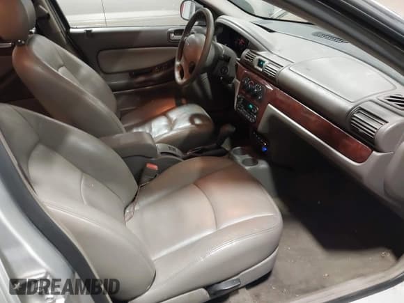 ✅ 2002 Chrysler Sebring LXi • VIN: 1C3EL56R92N192996 • Lot: 42297365. Wystawiony na IAAI z przebiegiem 84 410 mil. Bezpłatny archiwum sprzedaży aukcyjnych z USA i szczegółowy raport historii pojazdu na DreamBid. Zdjęcie 5.