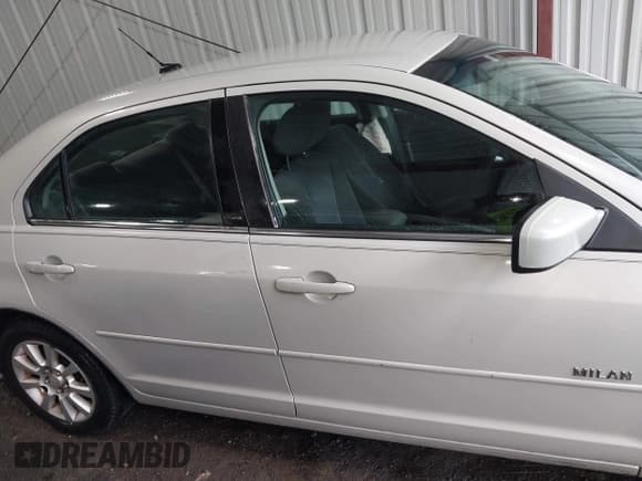 ✅ 2008 Mercury Milan • VIN: 3MEHM07Z38R663276 • Lot: 42468805. Listed on IAAI with 124,173 mi. Free auction sales archive from the USA and detailed vehicle history report at DreamBid. Image 13.
