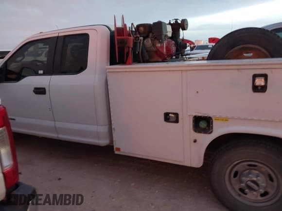 ✅ 2017 Ford F-350 • VIN: 1FD7X3ET5HEE29322 • Лот: 42365680. Опубликован ранее на IAAI с пробегом 190 076 миль. Бесплатный доступ к архиву аукционных продаж из США и подробный отчёт об истории автомобиля на DreamBid. Изображение 13.