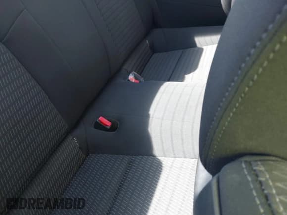 ✅ 2013 Hyundai Genesis Coupe 2.0T • VIN: KMHHT6KD1DU090198 • Lot: 42297169. Wystawiony na IAAI z przebiegiem 69 501 mil. Bezpłatny archiwum sprzedaży aukcyjnych z USA i szczegółowy raport historii pojazdu na DreamBid. Zdjęcie 8.