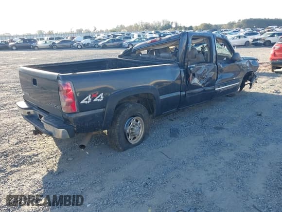 ✅ 2004 Chevrolet Silverado 2500HD LS • VIN: 1GCHK23U04F235055 • Лот: 40890133. Опубликован ранее на IAAI с пробегом 224 423 миль. Бесплатный доступ к архиву аукционных продаж из США и подробный отчёт об истории автомобиля на DreamBid. Изображение 4.