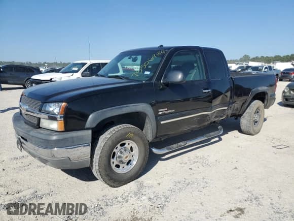 ✅ 2003 Chevrolet Silverado 2500HD LS • VIN: 1GCHC29183E114983 • Lot: 75506984. Wystawiony na Copart z przebiegiem 148 474 mil. Bezpłatny archiwum sprzedaży aukcyjnych z USA i szczegółowy raport historii pojazdu na DreamBid. Zdjęcie 1.