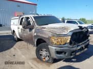 ✅ 2023 Ram 2500 Tradesman • VIN: 3C6UR5CL5PG503644 • Lot: 42625848. Wystawiony na IAAI z przebiegiem Nie podano. Bezpłatny archiwum sprzedaży aukcyjnych z USA i szczegółowy raport historii pojazdu na DreamBid. Zdjęcie 1.