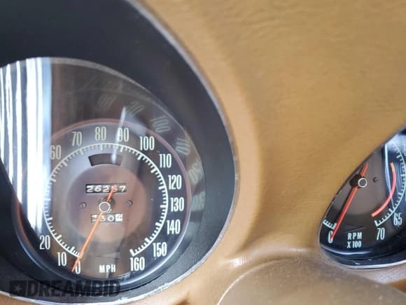 ✅ 1971 Chevrolet Corvette • VIN: 194371S106036 • Лот: 57302835. Опубликован ранее на Copart с пробегом 26 257 миль. Бесплатный доступ к архиву аукционных продаж из США и подробный отчёт об истории автомобиля на DreamBid. Изображение 9.