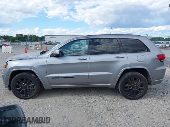 ✅ 2021 Jeep Grand Cherokee Laredo X • VIN: 1C4RJFAG0MC536275 • Lot: 43017637. Listed on IAAI with 110,196 mi. Free auction sales archive from the USA and detailed vehicle history report at DreamBid. Image 14.