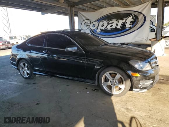 ✅ 2014 Mercedes-Benz C 250 • VIN: WDDGJ4HB7EG287169 • Lot: 87304075. Wystawiony na Copart z przebiegiem Nie podano. Bezpłatny archiwum sprzedaży aukcyjnych z USA i szczegółowy raport historii pojazdu na DreamBid. Zdjęcie 4.