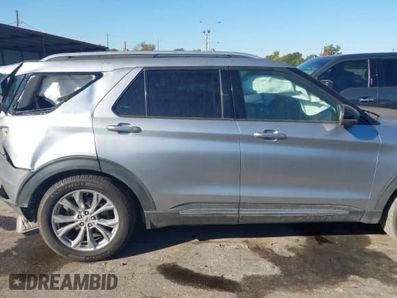 ✅ 2021 Ford Explorer Limited • VIN: 1FMSK7FH7MGB69935 • Lot: 43593158. Wystawiony na IAAI z przebiegiem 126 472 mil. Bezpłatny archiwum sprzedaży aukcyjnych z USA i szczegółowy raport historii pojazdu na DreamBid. Zdjęcie 13.