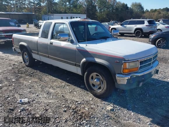 ✅ 1995 Dodge Dakota • VIN: 1B7GL23Y3SS323789 • Lot: 43692175. Wystawiony na IAAI z przebiegiem 170 000 mil. Bezpłatny archiwum sprzedaży aukcyjnych z USA i szczegółowy raport historii pojazdu na DreamBid. Zdjęcie 1.