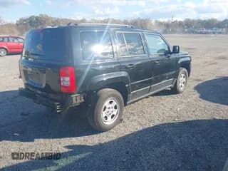 ✅ 2017 Jeep Patriot Sport • VIN: 1C4NJPBA4HD122835 • Lot: 43517121. Listed on IAAI with 158,484 mi. Free auction sales archive from the USA and detailed vehicle history report at DreamBid. Image 4.