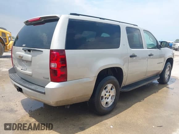 ✅ 2009 Chevrolet Suburban LS • VIN: 1GNFC16029R201204 • Lot: 42855407. Listed on IAAI with 220,289 mi. Free auction sales archive from the USA and detailed vehicle history report at DreamBid. Image 4.