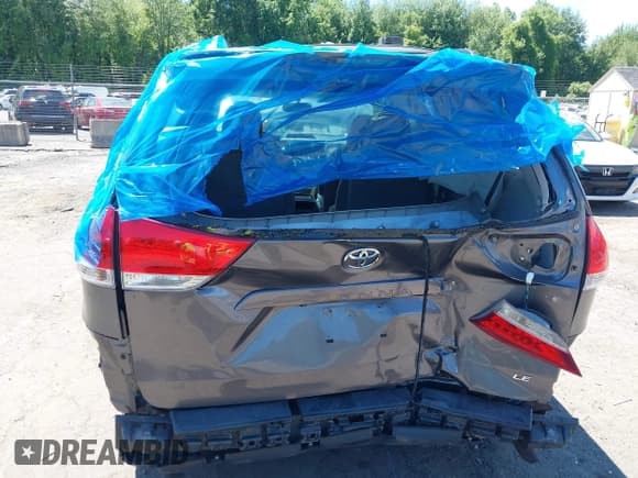 ✅ 2011 Toyota Sienna LE AAS • VIN: 5TDKK3DC5BS168130 • Лот: 42766976. Опубликован ранее на IAAI с пробегом 213 304 миль. Бесплатный доступ к архиву аукционных продаж из США и подробный отчёт об истории автомобиля на DreamBid. Изображение 6.