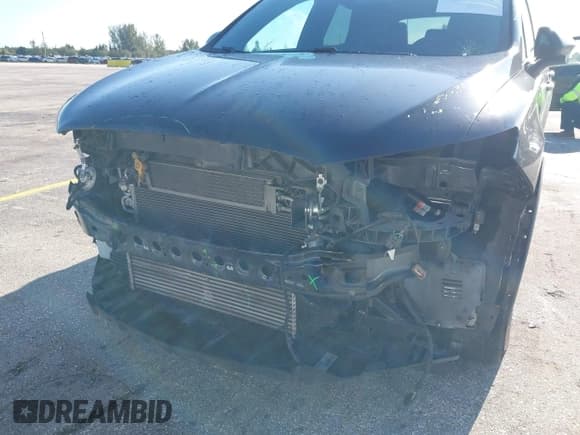 ✅ 2019 Lincoln MKC Standard • VIN: 5LMCJ1C96KUL03573 • Lot: 43224437. Wystawiony na IAAI z przebiegiem 124 787 mil. Bezpłatny archiwum sprzedaży aukcyjnych z USA i szczegółowy raport historii pojazdu na DreamBid. Zdjęcie 6.