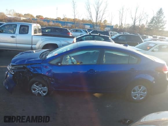 ✅ 2017 Kia Forte LX • VIN: 3KPFK4A78HE121515 • Lot: 43586469. Listed on IAAI with 141,775 mi. Free auction sales archive from the USA and detailed vehicle history report at DreamBid. Image 14.