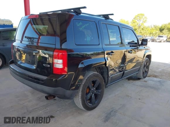 ✅ 2015 Jeep Patriot Altitude • VIN: 1C4NJPBA9FD246502 • Lot: 43518137. Wystawiony na IAAI z przebiegiem 97 727 mil. Bezpłatny archiwum sprzedaży aukcyjnych z USA i szczegółowy raport historii pojazdu na DreamBid. Zdjęcie 4.