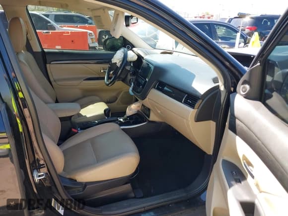 ✅ 2017 Mitsubishi Outlander SE • VIN: JA4AD3A35HZ059971 • Lot: 43209441. Listed on IAAI with 147,635 mi. Free auction sales archive from the USA and detailed vehicle history report at DreamBid. Image 5.