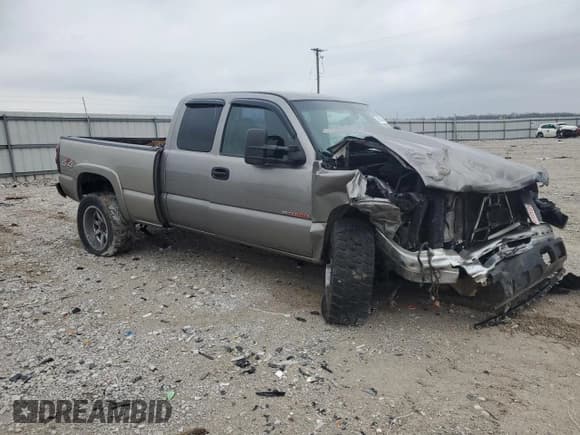 ✅ 2003 Chevrolet Silverado 2500HD LT • VIN: 1GCHK29193E284840 • Lot: 83631644. Wystawiony na Copart z przebiegiem 323 035 mil. Bezpłatny archiwum sprzedaży aukcyjnych z USA i szczegółowy raport historii pojazdu na DreamBid. Zdjęcie 4.