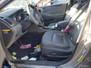 ✅ 2013 Hyundai Sonata • VIN: KMHEC4A44DA084101 • Лот: 90828265. Опубликован ранее на Copart с пробегом 237 239 миль. Бесплатный доступ к архиву аукционных продаж из США и подробный отчёт об истории автомобиля на DreamBid. Изображение 7.