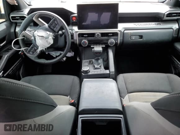 ✅ 2024 Toyota Tacoma SR5 • VIN: 3TYLB5JNXRT020463 • Lot: 64201655. Wystawiony na Copart z przebiegiem 44 874 mil. Bezpłatny archiwum sprzedaży aukcyjnych z USA i szczegółowy raport historii pojazdu na DreamBid. Zdjęcie 8.