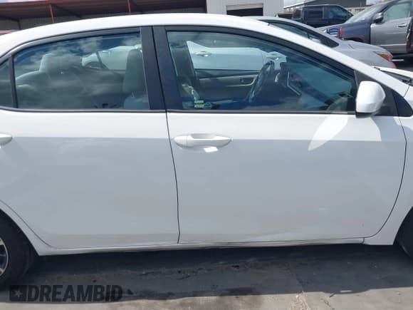 ✅ 2017 Toyota Corolla SE • VIN: 2T1BURHE7HC831837 • Lot: 43421196. Wystawiony na IAAI z przebiegiem 90 274 mil. Bezpłatny archiwum sprzedaży aukcyjnych z USA i szczegółowy raport historii pojazdu na DreamBid. Zdjęcie 13.