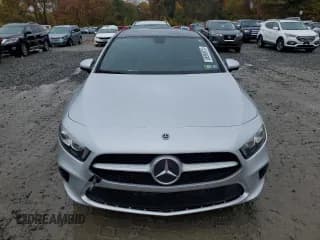 ✅ 2022 Mercedes-Benz A 220 • VIN: W1K3G4FB9NJ365955 • Лот: 86999975. Опубликован ранее на Copart с пробегом 56 295 миль. Бесплатный доступ к архиву аукционных продаж из США и подробный отчёт об истории автомобиля на DreamBid. Изображение 5.