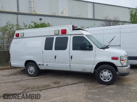 ✅ 2014 Ford Econoline Cargo Commercial • VIN: 1FDSS3EL7EDB14306 • Лот: 41853194. Опубликован ранее на IAAI с пробегом 380 322 миль. Бесплатный доступ к архиву аукционных продаж из США и подробный отчёт об истории автомобиля на DreamBid. Изображение 13.